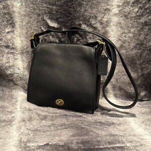 Delightful 90's Vintage Coach Cross-body bag (9981) in black